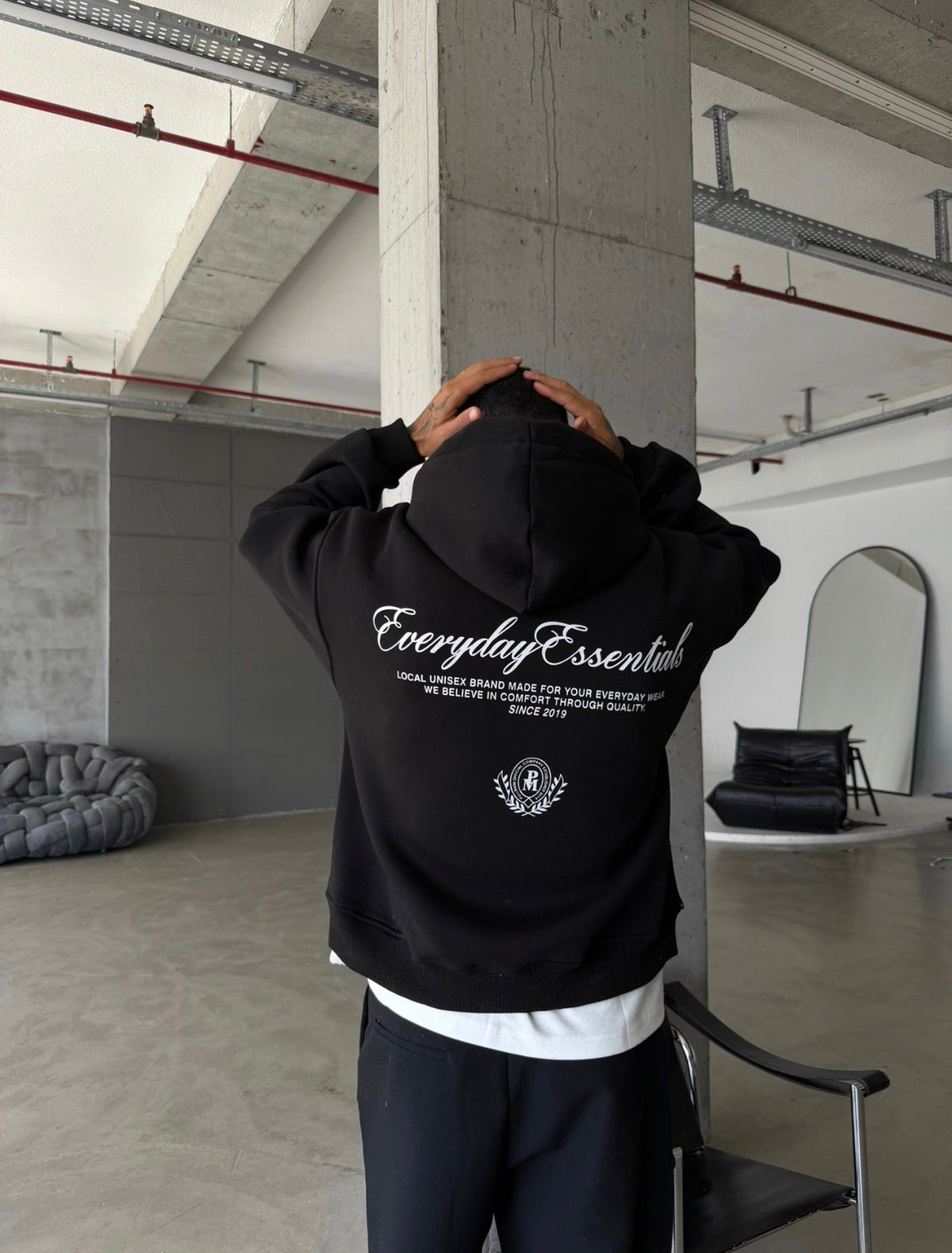 Duks Everyday Essentials oversize i zi - mbrapa