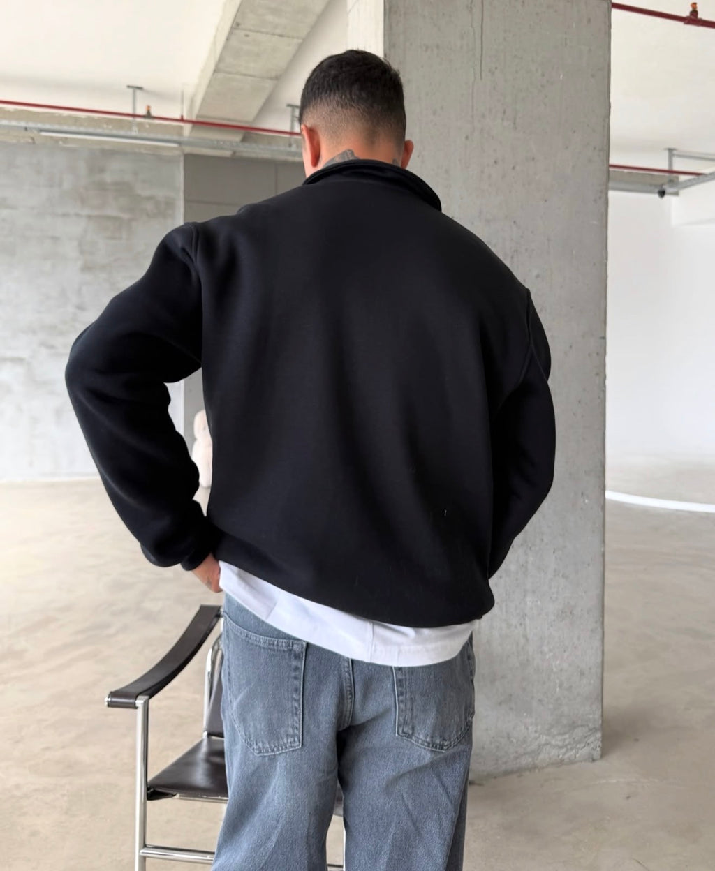 Duks half zip oversize i zi - pamja mbrapa