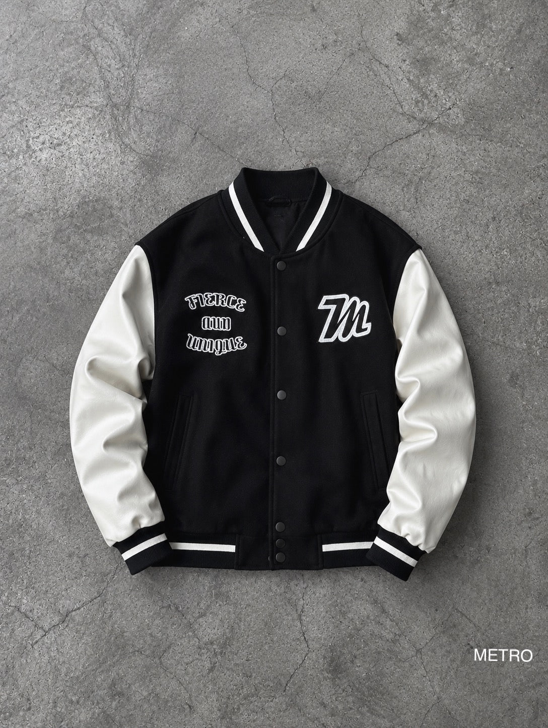Jacket Crop Varsity e zezë përpara