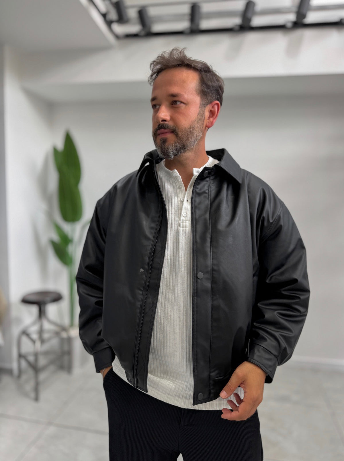 Jakne Oversize me Shkrim E Zezë përpara