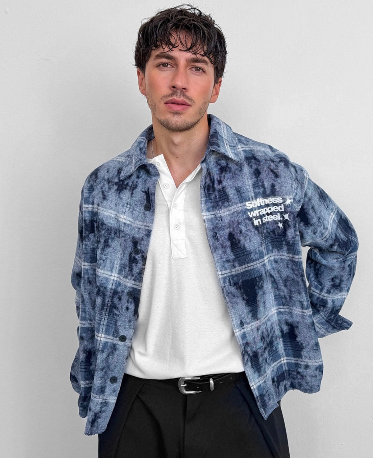 Këmishë washed e kaltër përpara