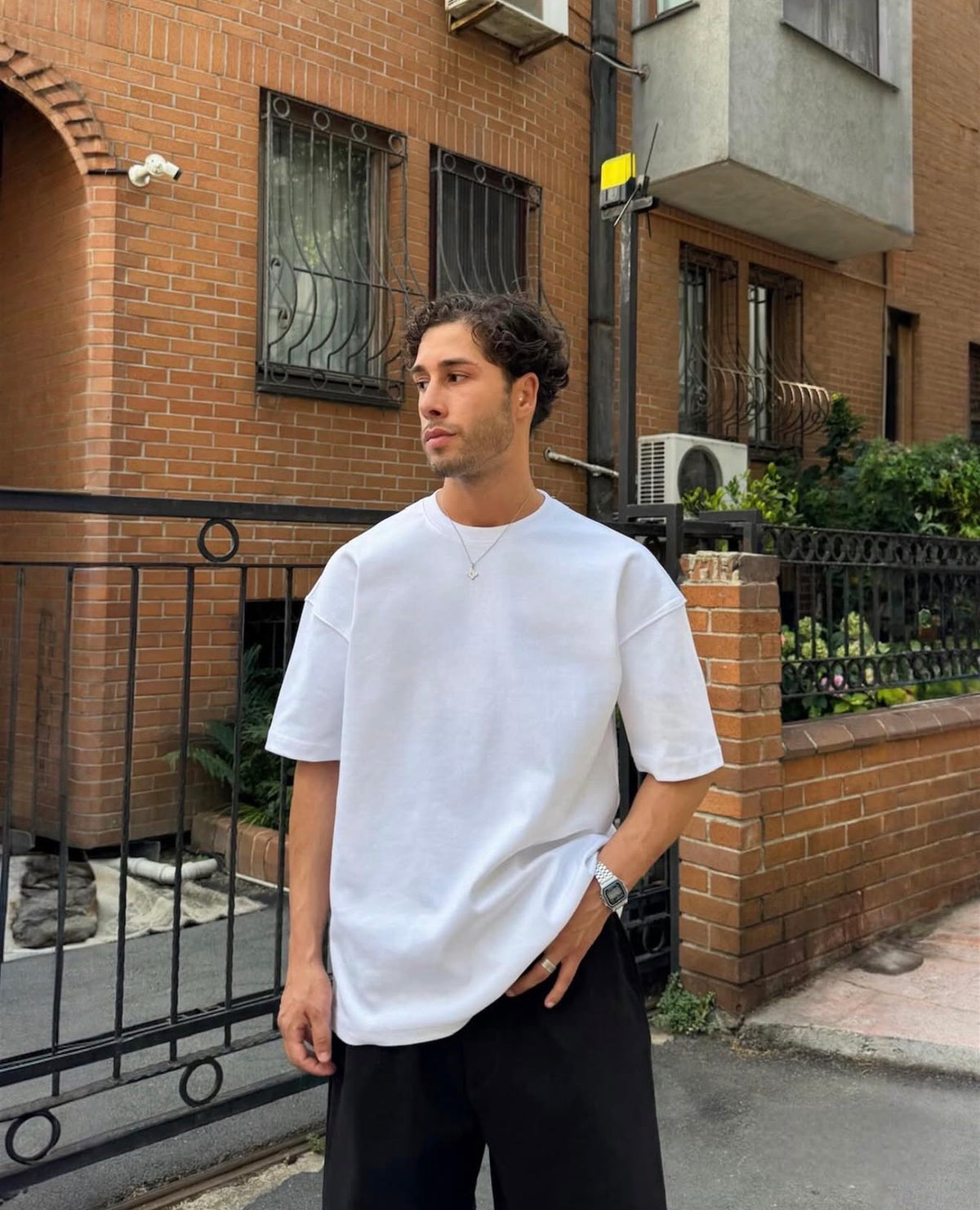 Maicë Basic Oversize e bardhë - përpara