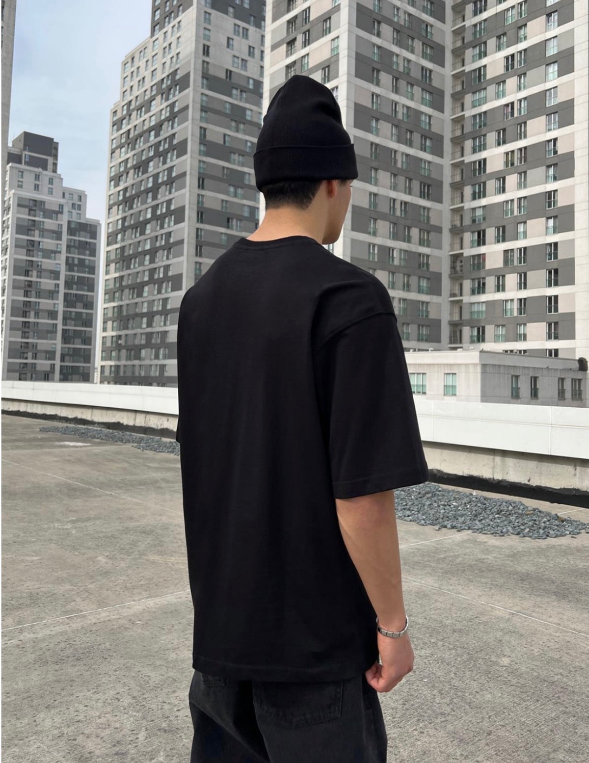 Maicë Basic Oversize e zezë - mbrapa